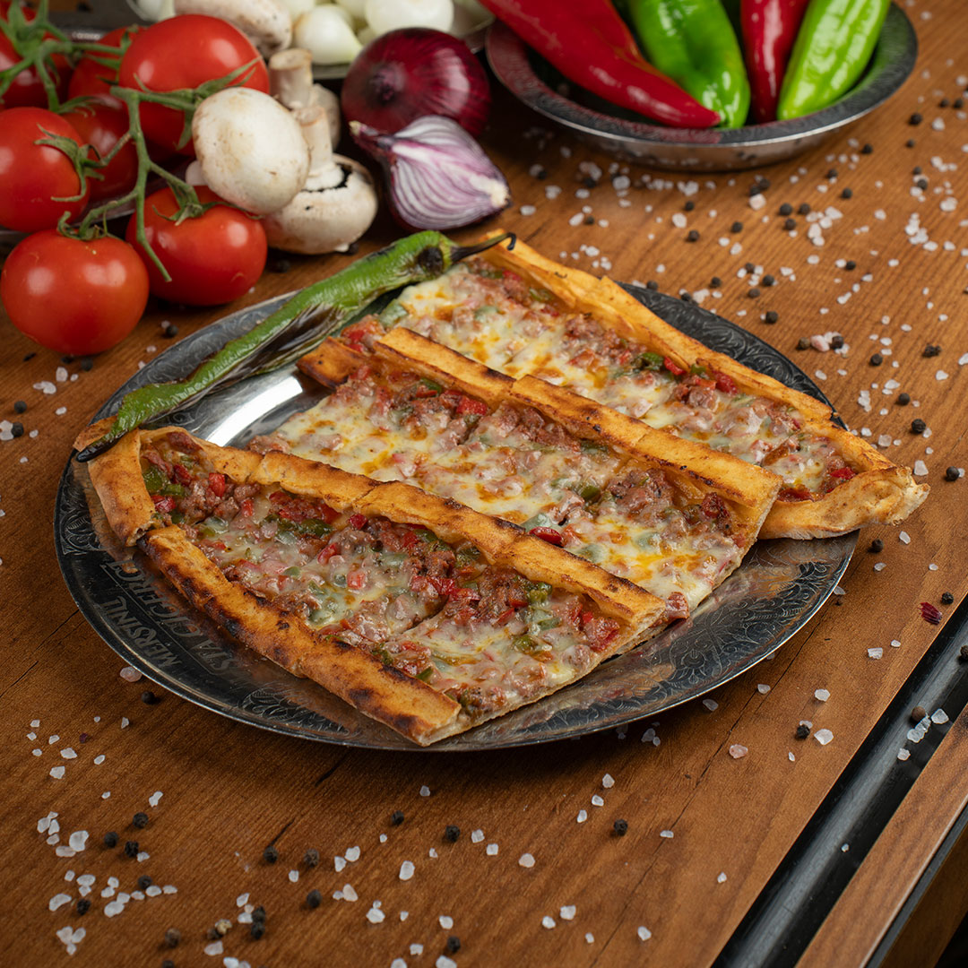Kuşbaşılı Kaşarlı Pide
