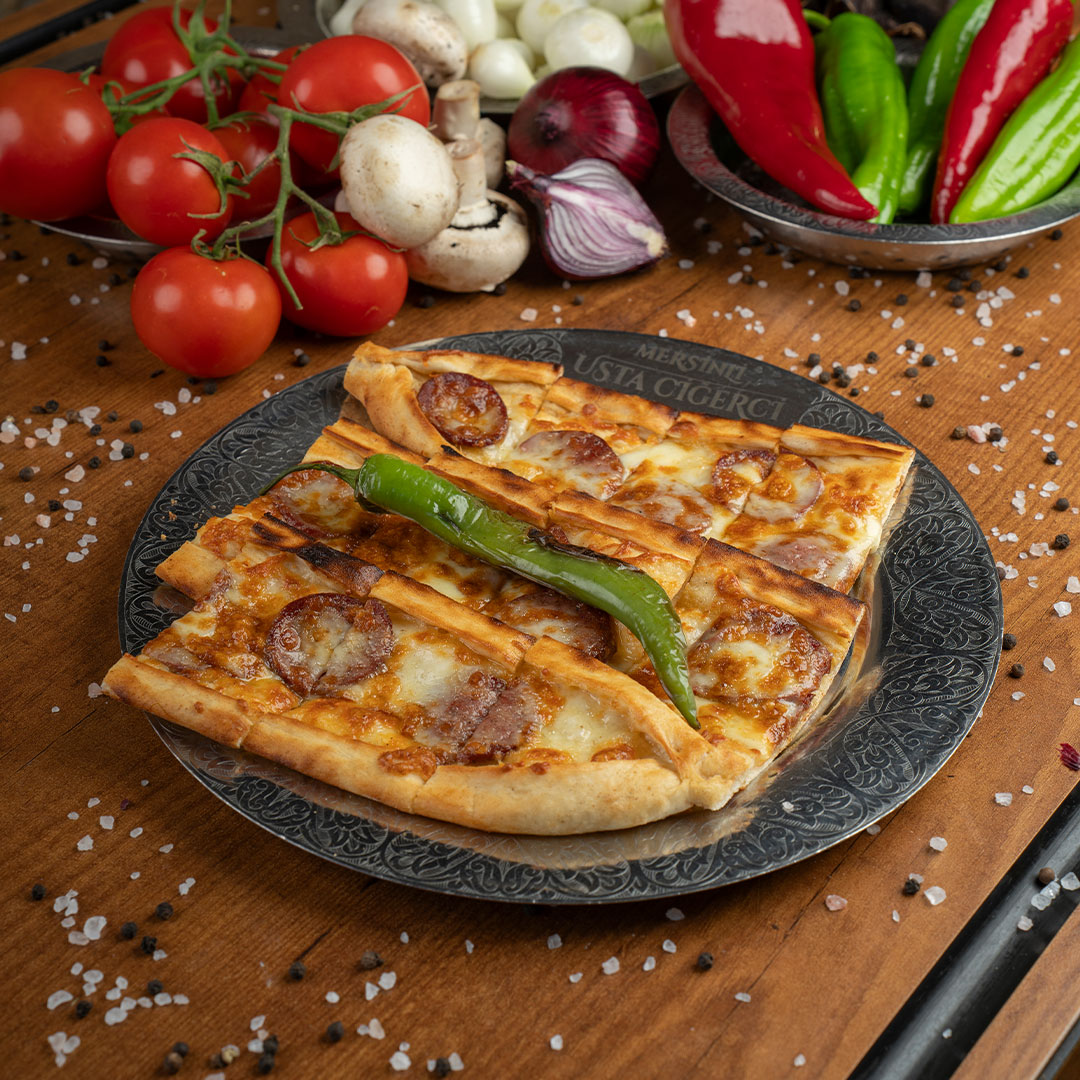 Sucuklu Kaşarlı Pide