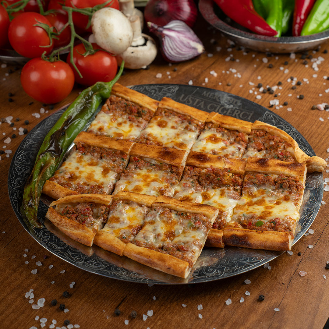 Kıymalı Kaşarlı Pide
