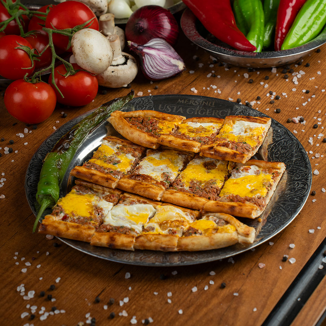 Kıymalı Yumurtalı Pide